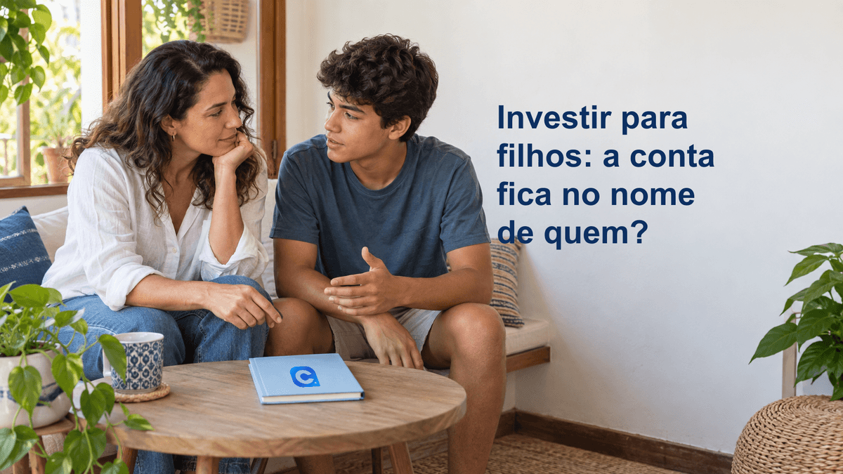 Mae e adolescente conversam em varanda clara, com caderno azul e simbolo Meu Consig sobre a mesa.