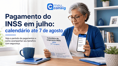 Aposentada consultando no celular o calendário de pagamentos do INSS de julho de 2026